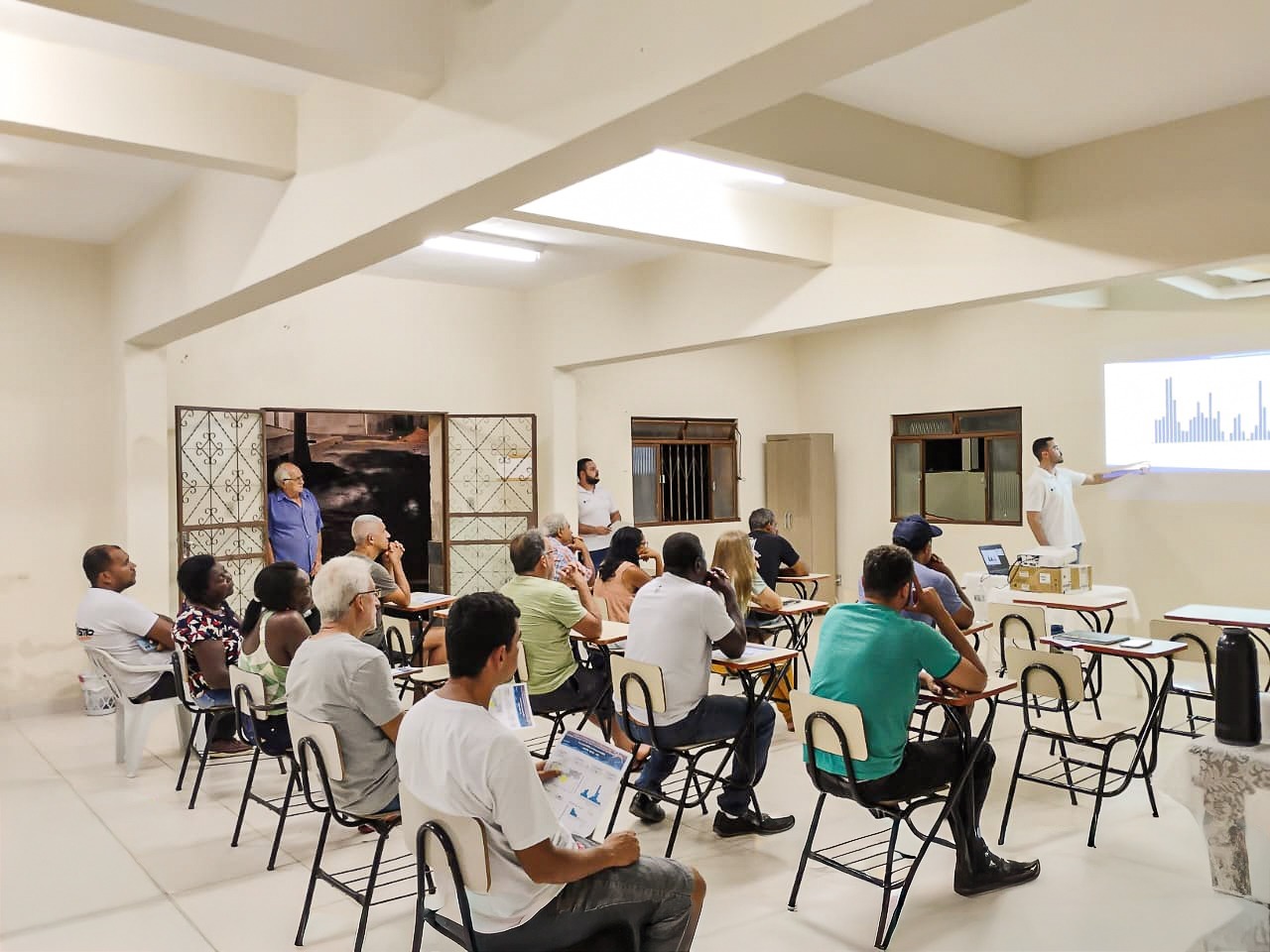 Pescadores acompanham resultados do monitoramento da atividade pesqueira no rio Doce