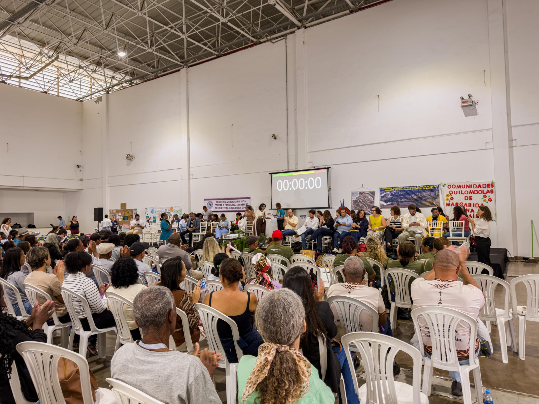 Pessoas atingidas cobram acesso ao PTR Rural, respostas sobre a água e outros temas durante Turno de Diálogo